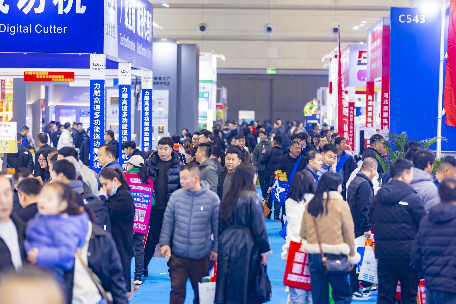 圓滿(mǎn)收官｜2026春季（鄭州）第45屆中原廣告展圓滿(mǎn)收官，以盛會(huì)之約繪就行業(yè)藍(lán)圖